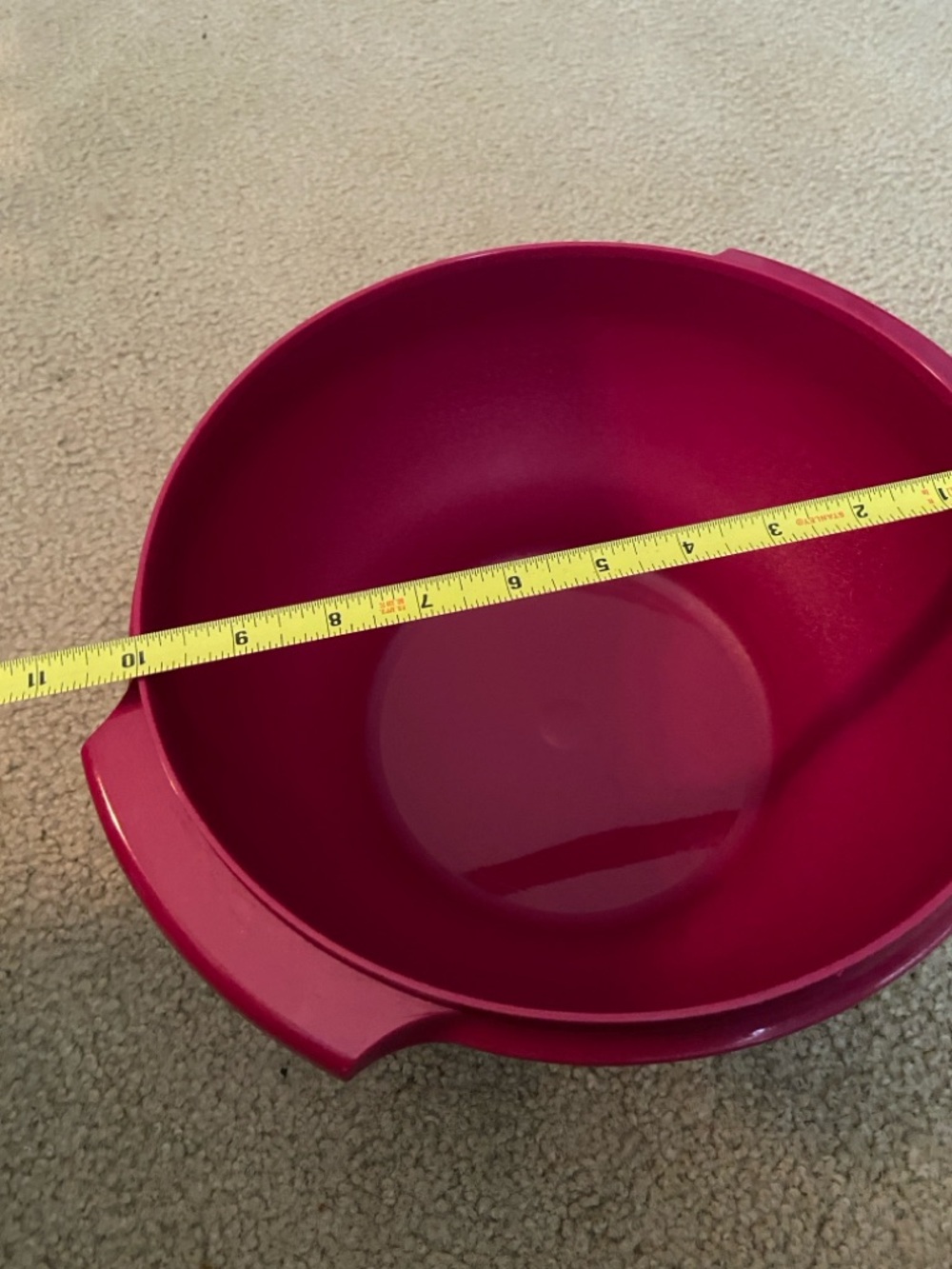 Tupperware serving bowl 17.25 cup Raspberry color - Picture 4 of 5
